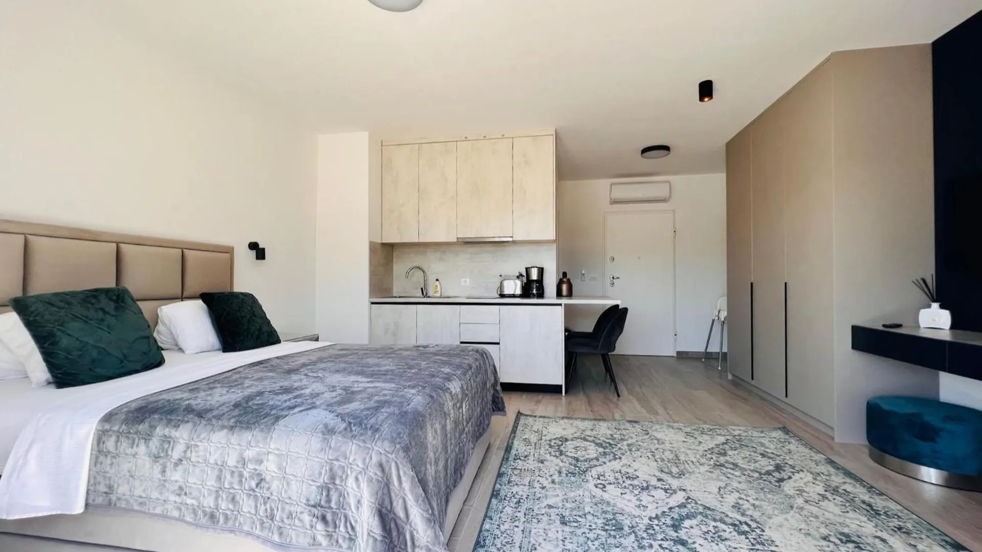Apartments The Beach Resort فير
