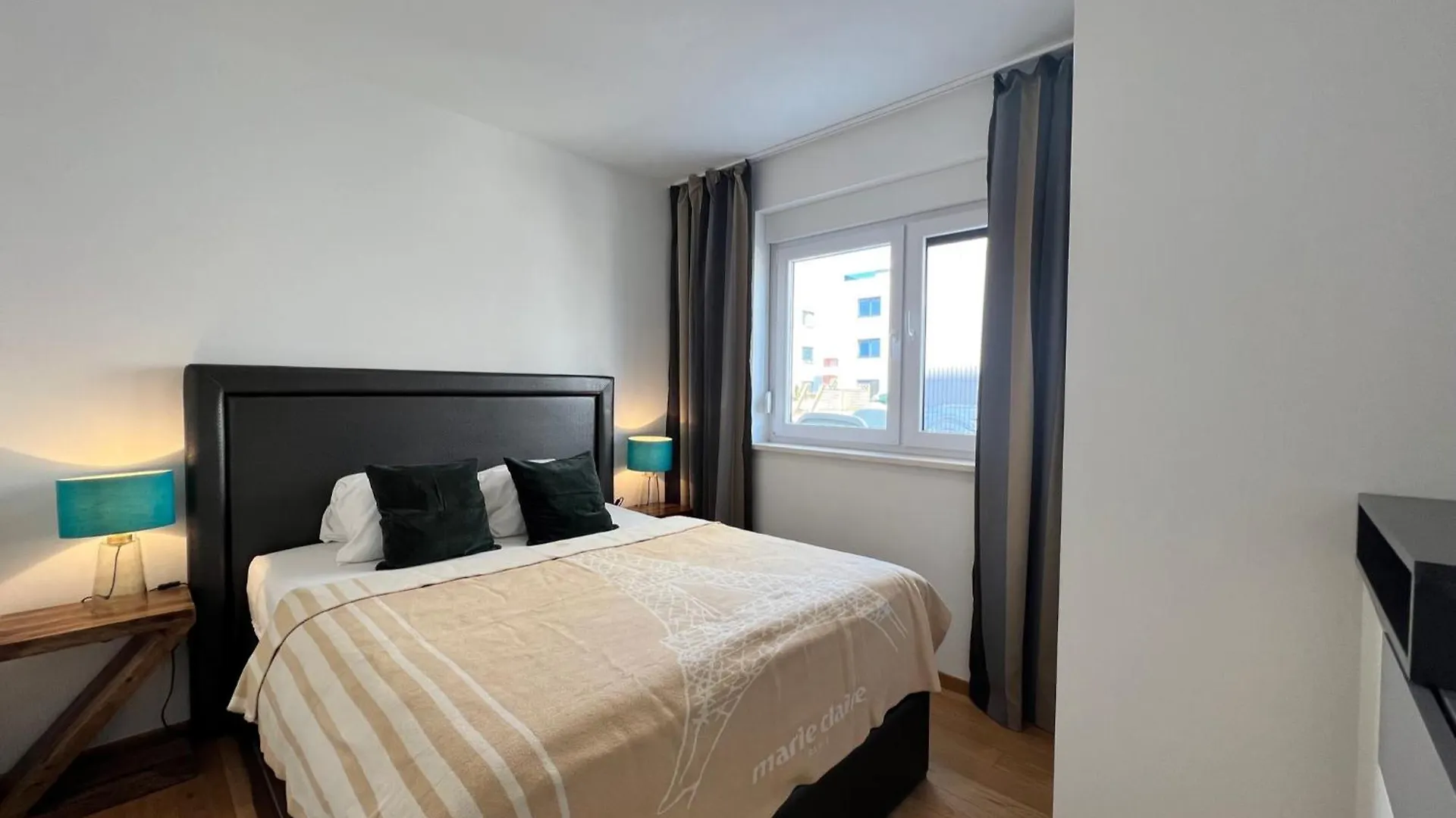 Apartments The Beach Resort فير