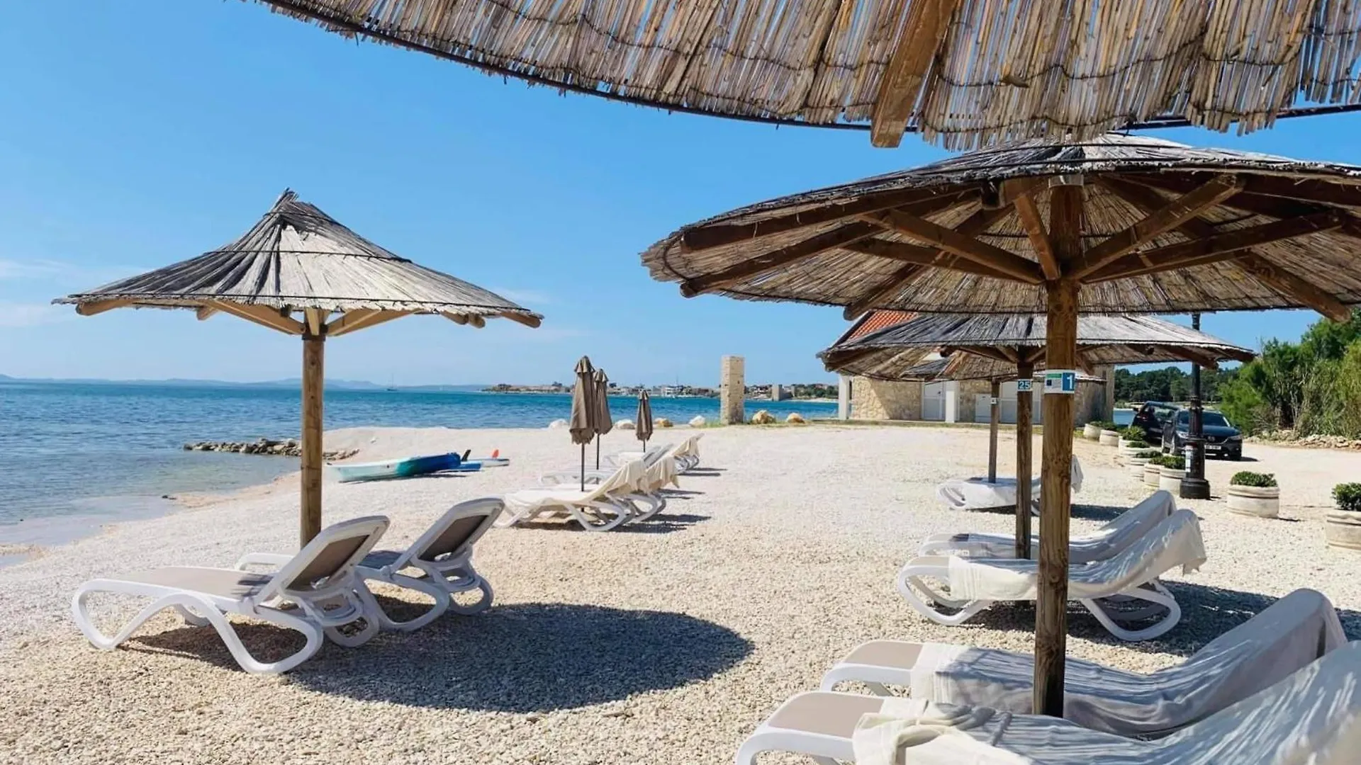 Apartments The Beach Resort فير