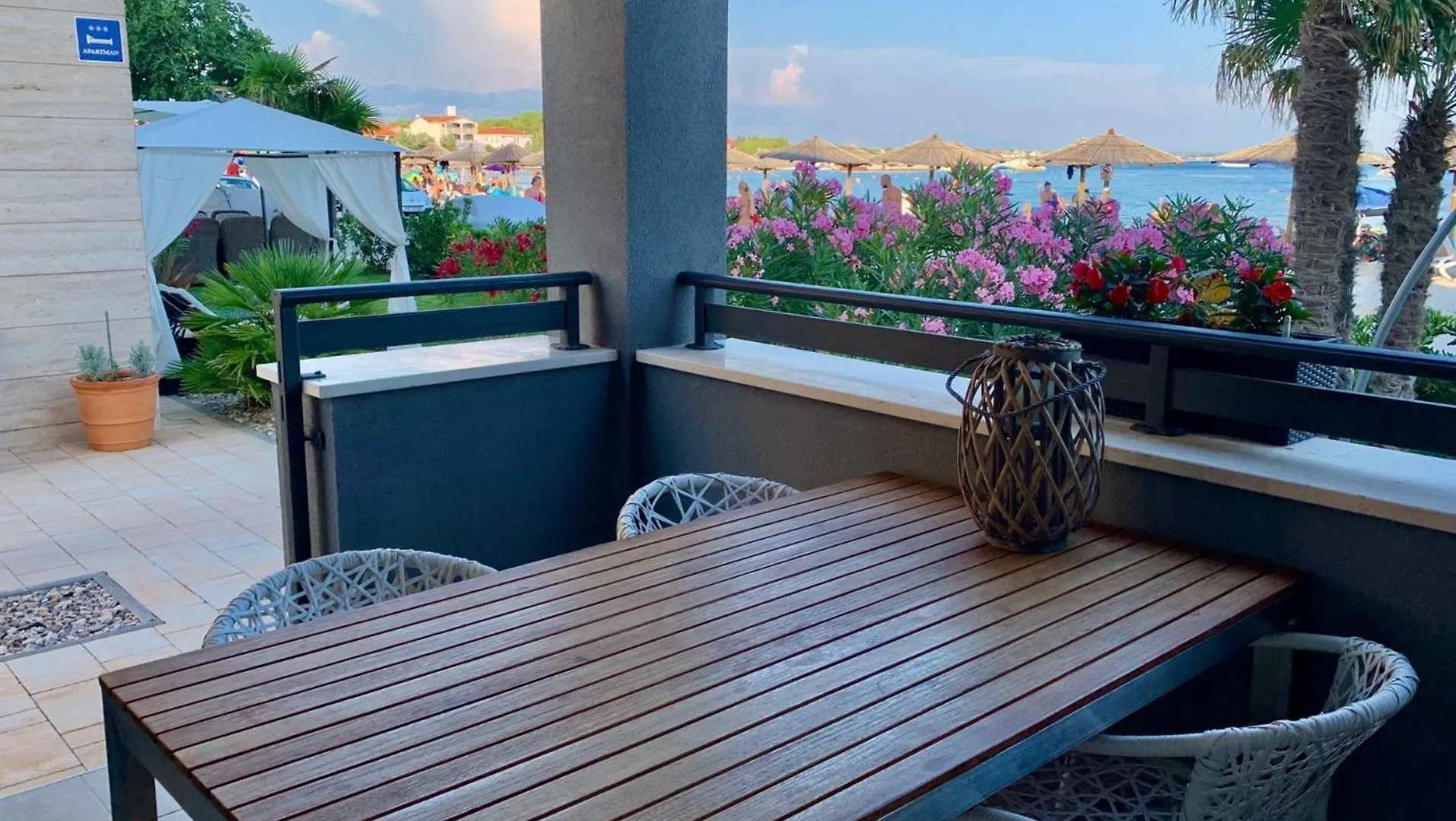 Apartments The Beach Resort فير