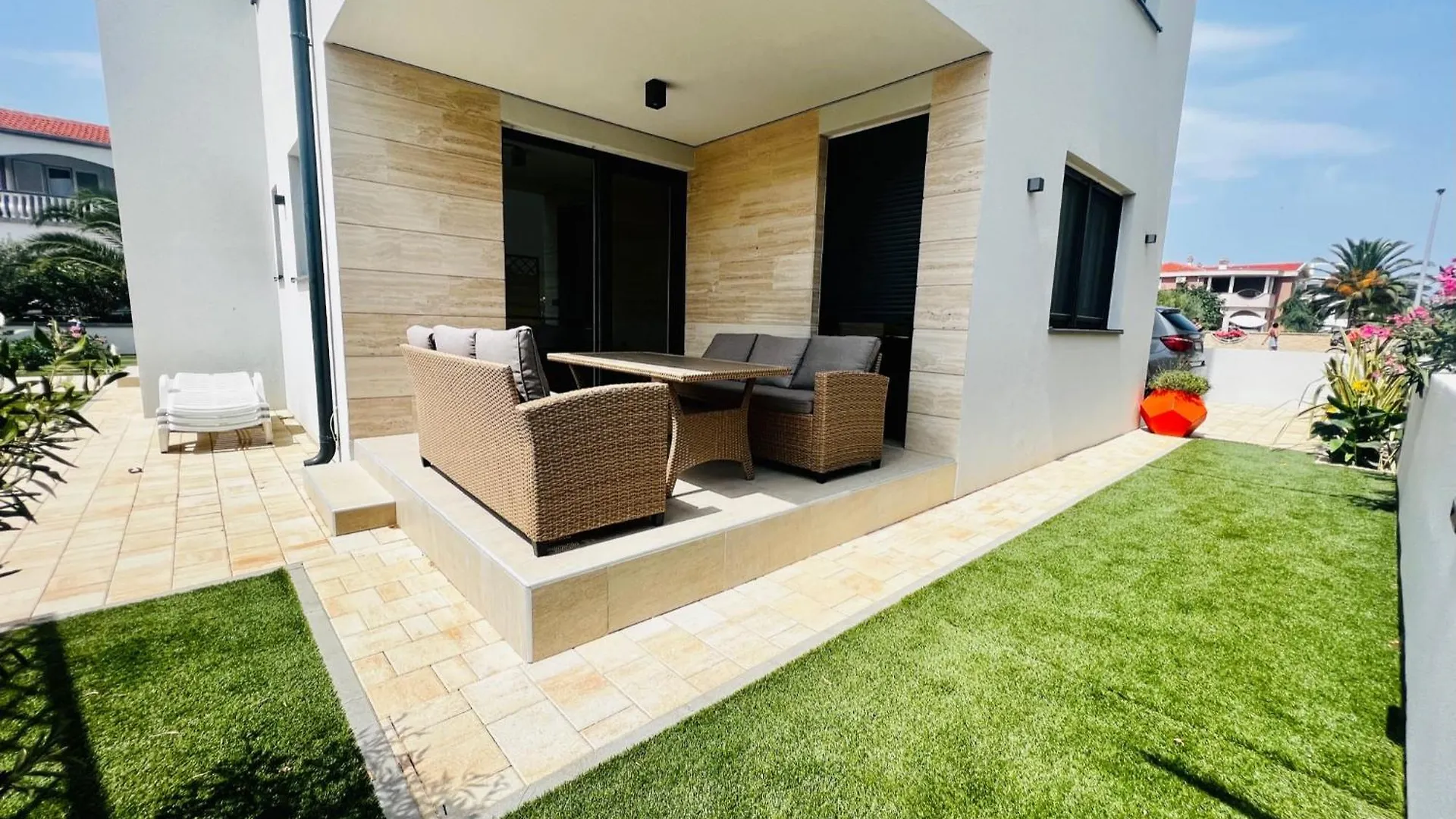 Apartments The Beach Resort فير